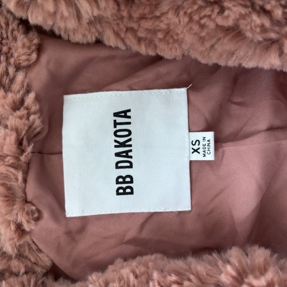 Trend alert Faux fur BB Dakota Drape Front Textured Coat Womens XS pink mauve - Picture 6 of 9